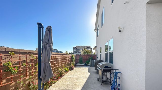 411 S Atlantica Dr, Madera, CA 93636