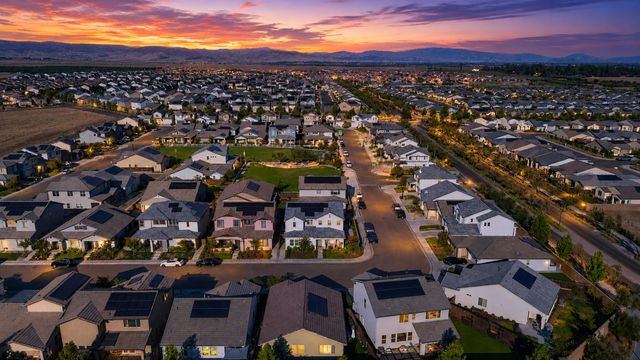 411 S Atlantica Dr, Madera, CA 93636