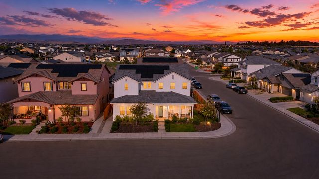 411 S Atlantica Dr, Madera, CA 93636