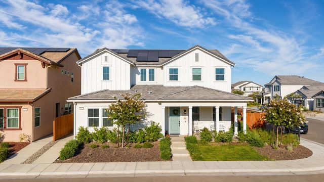 411 S Atlantica Dr, Madera, CA 93636
