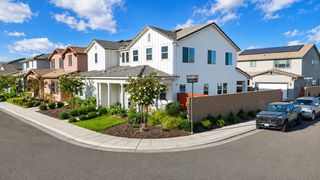 411 S Atlantica Dr, Madera, CA 93636