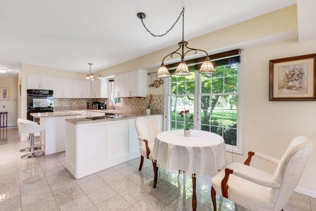 7 Willow Bay Drive, South Barrington, IL 60010