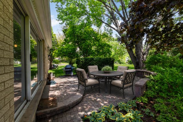 7 Willow Bay Drive, South Barrington, IL 60010