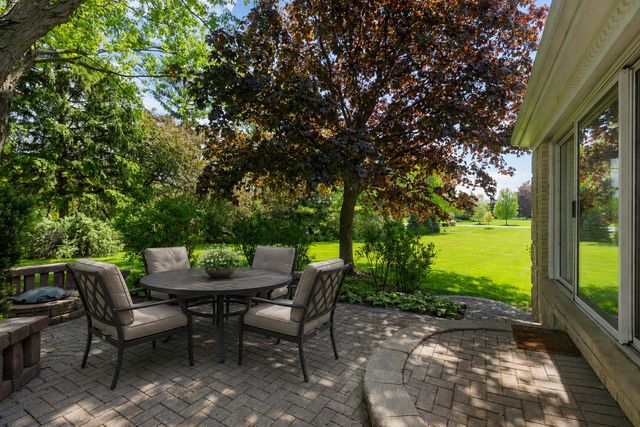 7 Willow Bay Drive, South Barrington, IL 60010