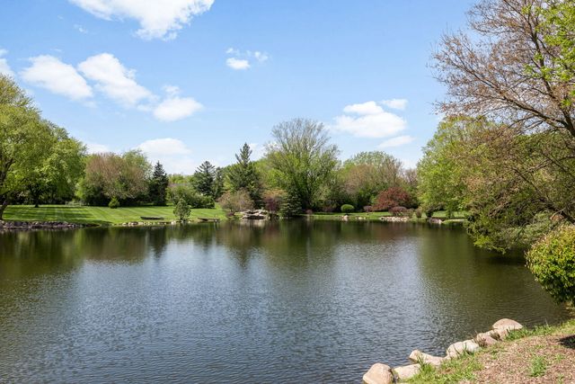 7 Willow Bay Drive, South Barrington, IL 60010