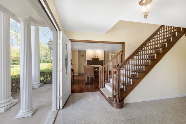 7 Willow Bay Drive, South Barrington, IL 60010
