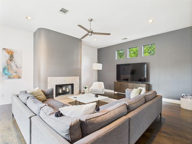 5810 Darling Street F, Houston, TX 77007