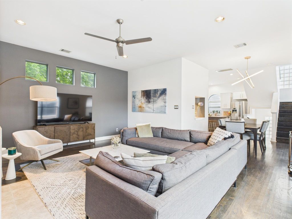 5810 Darling Street F, Houston, TX 77007