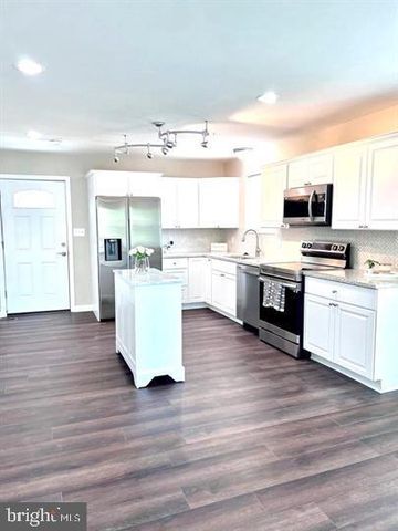 2105 RUATAN ST, Hyattsville, MD 20783