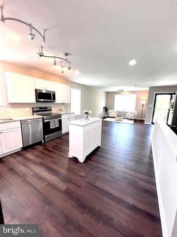 2105 RUATAN ST, Hyattsville, MD 20783