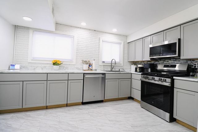 38544 Trafalgar Way, Sterling Heights City, MI 48312