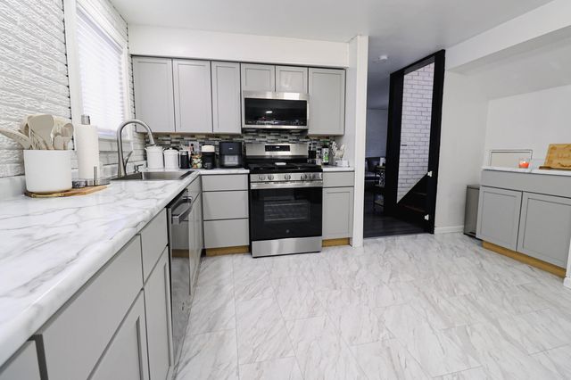 38544 Trafalgar Way, Sterling Heights City, MI 48312