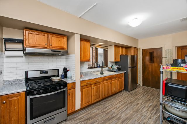 7918 S Champlain Avenue, Chicago, IL 60619
