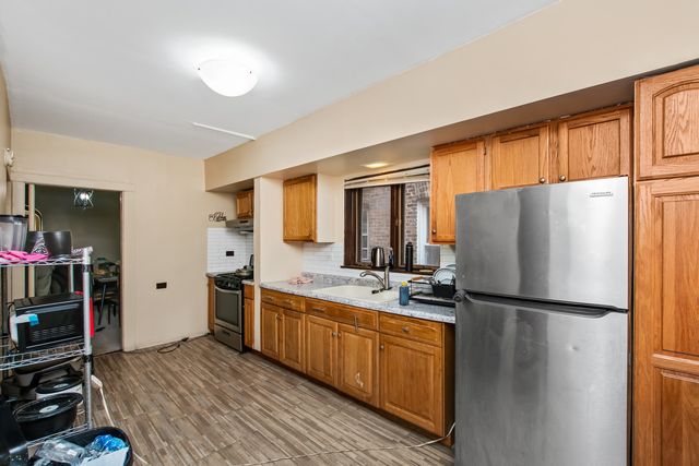 7918 S Champlain Avenue, Chicago, IL 60619