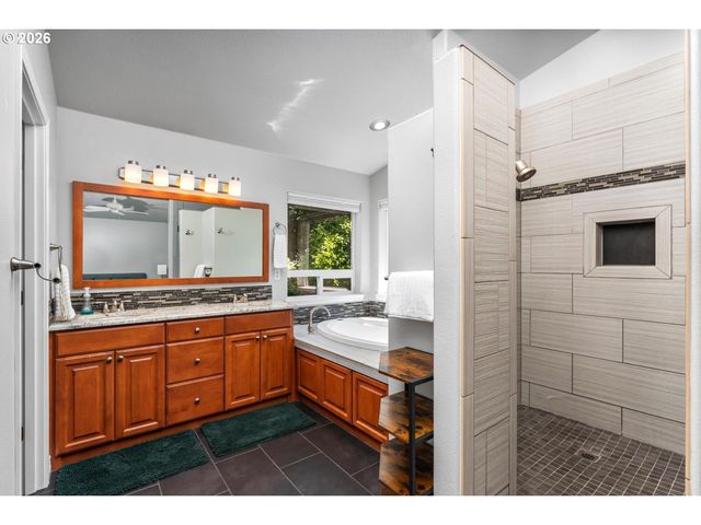 1002 Nw 22ND Ave, Camas, WA 98607