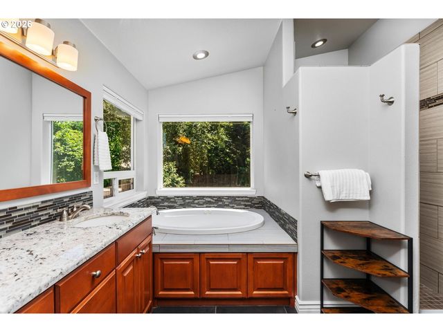 1002 Nw 22ND Ave, Camas, WA 98607