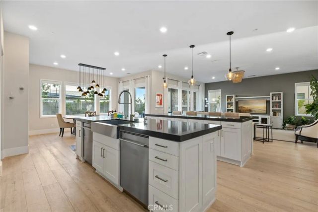 70 Ray, Irvine, CA 92618