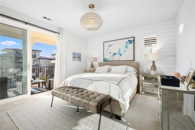 70 Ray, Irvine, CA 92618