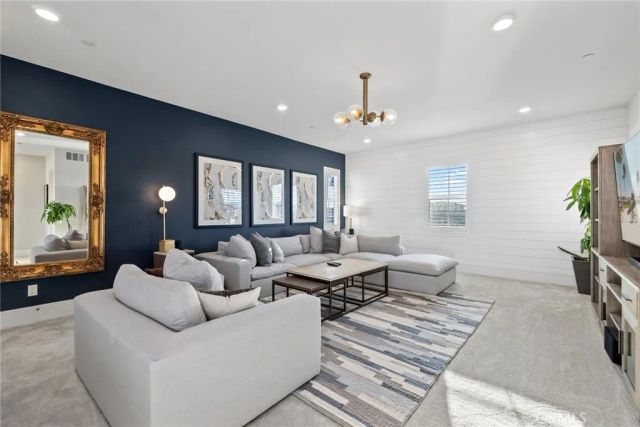 70 Ray, Irvine, CA 92618