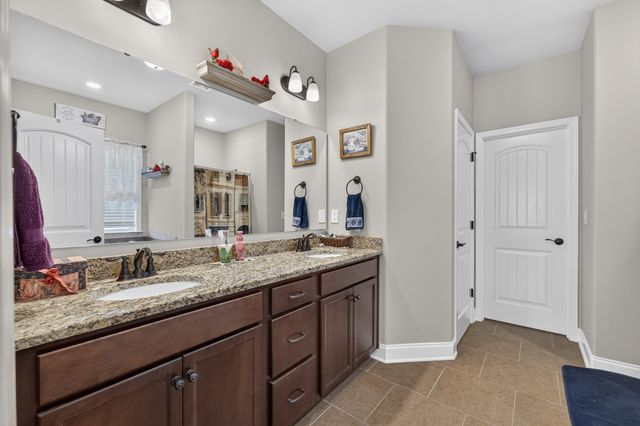 48 Hancock Branch Dr, Fayetteville, TN 37334