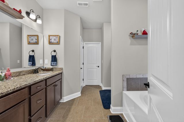 48 Hancock Branch Dr, Fayetteville, TN 37334