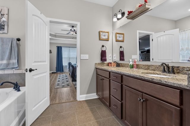 48 Hancock Branch Dr, Fayetteville, TN 37334
