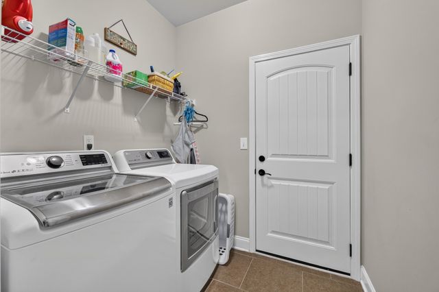 48 Hancock Branch Dr, Fayetteville, TN 37334