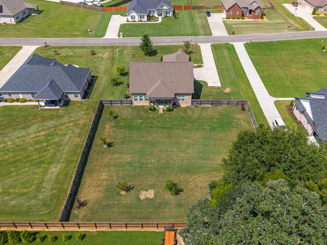 48 Hancock Branch Dr, Fayetteville, TN 37334