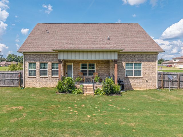 48 Hancock Branch Dr, Fayetteville, TN 37334