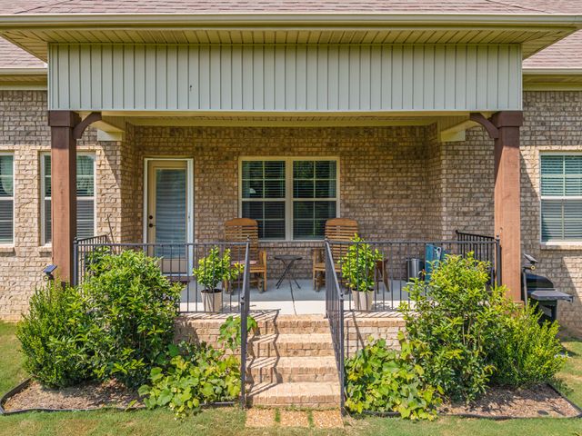 48 Hancock Branch Dr, Fayetteville, TN 37334