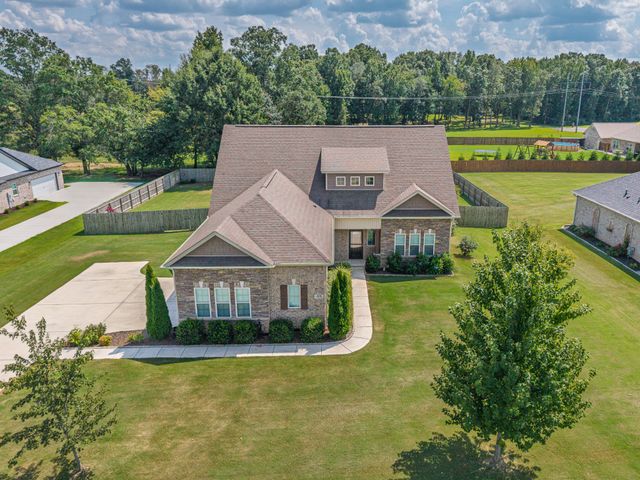 48 Hancock Branch Dr, Fayetteville, TN 37334