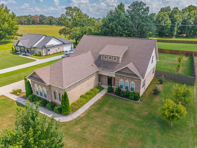 48 Hancock Branch Dr, Fayetteville, TN 37334