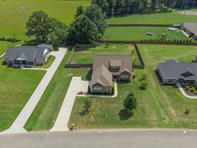 48 Hancock Branch Dr, Fayetteville, TN 37334