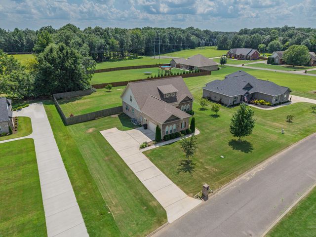 48 Hancock Branch Dr, Fayetteville, TN 37334