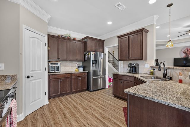48 Hancock Branch Dr, Fayetteville, TN 37334