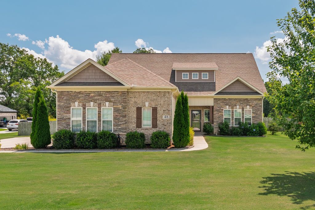 48 Hancock Branch Dr, Fayetteville, TN 37334