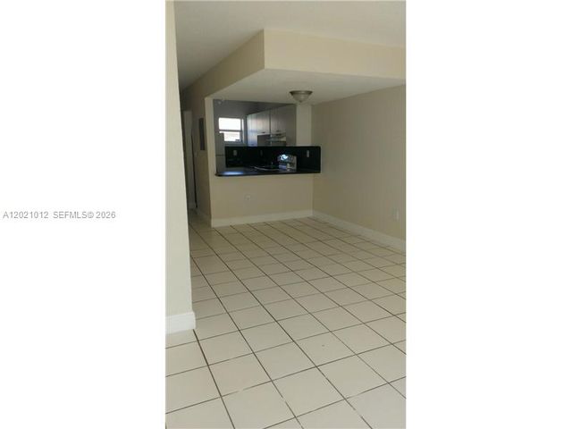 8025 NW 8th St 12, Miami, FL 33126