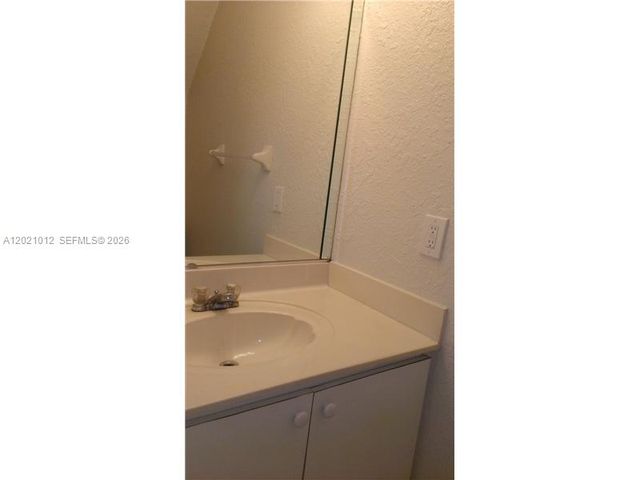 8025 NW 8th St 12, Miami, FL 33126
