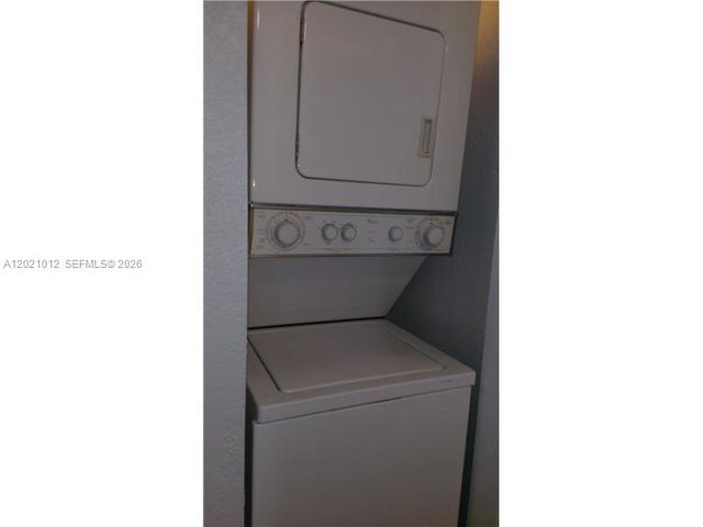 8025 NW 8th St 12, Miami, FL 33126