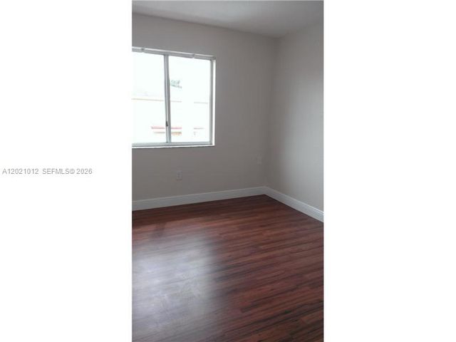 8025 NW 8th St 12, Miami, FL 33126