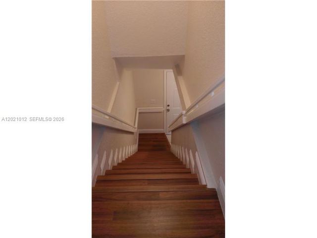 8025 NW 8th St 12, Miami, FL 33126