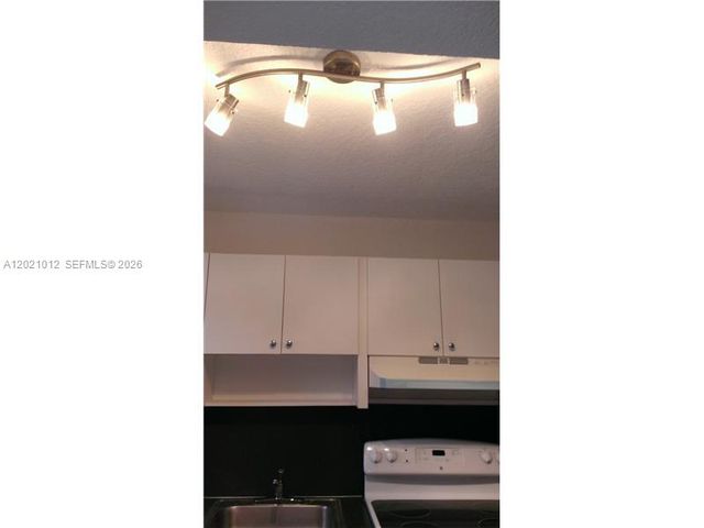 8025 NW 8th St 12, Miami, FL 33126