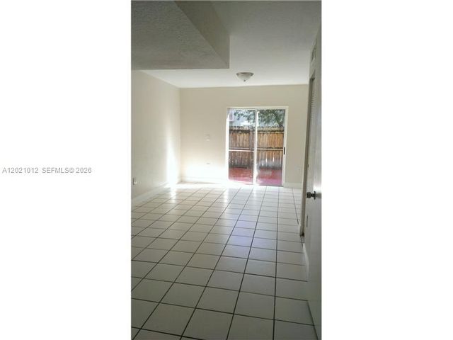 8025 NW 8th St 12, Miami, FL 33126