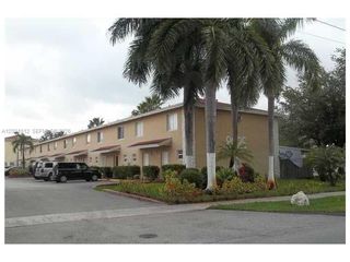8025 NW 8th St 12, Miami, FL 33126