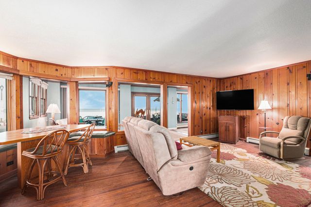30 Lakeshore Drive, South Haven, MI 49090