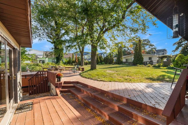 30 Lakeshore Drive, South Haven, MI 49090