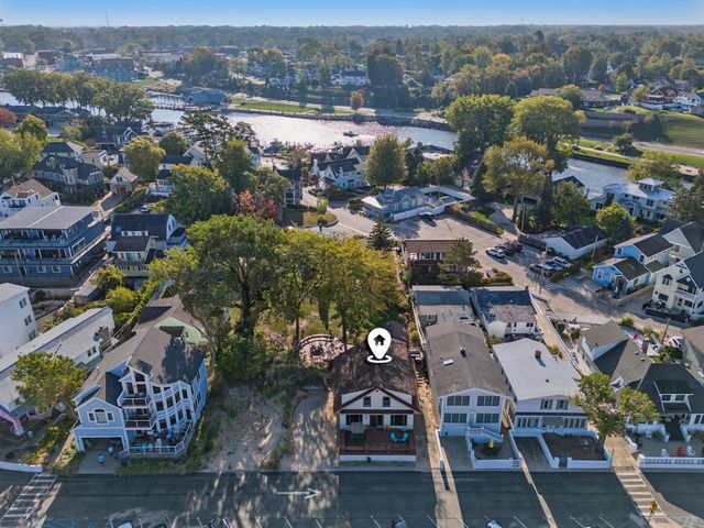 30 Lakeshore Drive, South Haven, MI 49090