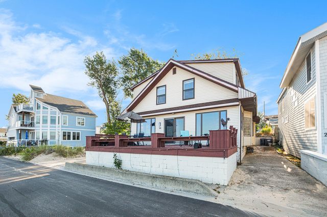 30 Lakeshore Drive, South Haven, MI 49090