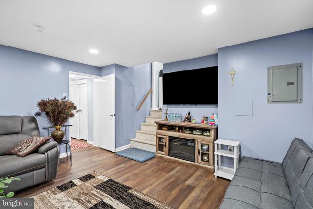 8912 TURTON DR, Philadelphia, PA 19115