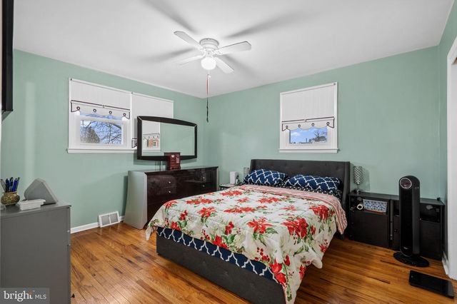 8912 TURTON DR, Philadelphia, PA 19115